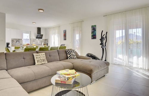 Sikici Casa | Villa con piscina privada, parque infantil, WiFi, aire acondicionado, barbacoa
