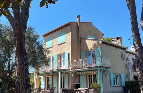 Bastide Giraud Casa | Villa con vista al mar, piscina, tenis en una encantadora finca familiar. :)