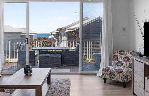 Caves Beach Casa | Villa with Seaside Soul - Newly Renovated