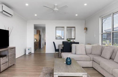 Caves Beach Casa | Villa with Seaside Soul - Newly Renovated