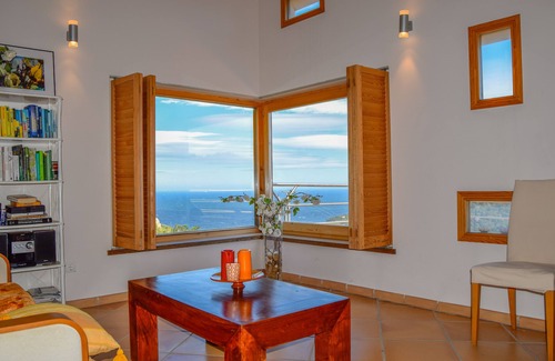 Sa Riera Villa | Villa con impresionantes vistas al mar y pequeña piscina en la terraza