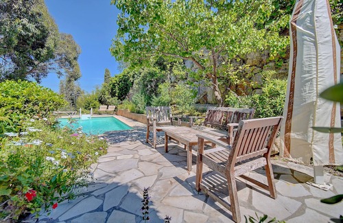 Espero-Pax Villa | Villa with swimming pool, in a green setting, 5 minutes from the beaches