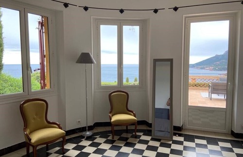 Theoule-Superieur Villa | Villa con piscina con vistas panorámicas al mar.
