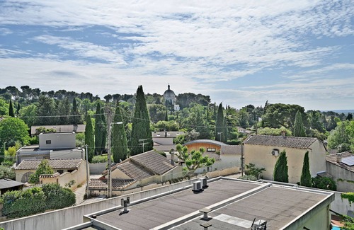Les Angles Villa | VILLA with swimming pool 5 min from Avignon