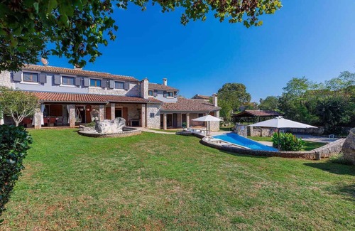 Sveta Nedelja Villa | Casa vacacional con piscina, sauna y piscina cubierta
