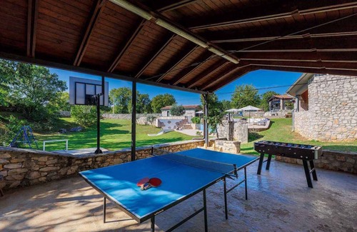 Sveta Nedelja Villa | Casa vacacional con piscina, sauna y piscina cubierta