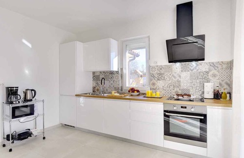Sikici Villa | Casa vacacional con piscina y parque infantil