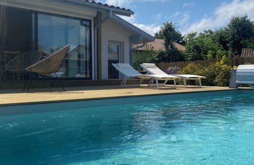 Leon Casa | Villa with swimming pool, close to the lake/ocean and walking distance to the village