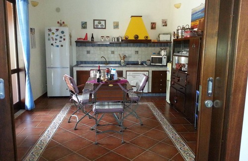 Menfi Villa | Villa con piscina y cesped