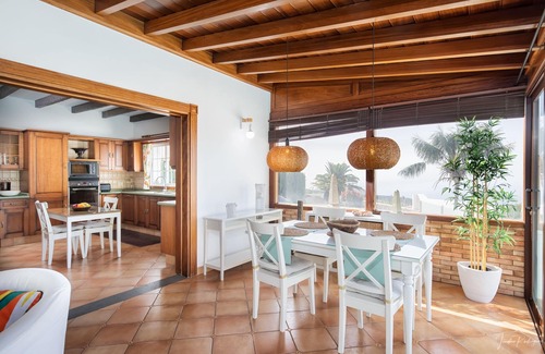 Tajuya Villa | Villa de tres dormitorios y dos baños con tres salones independientes.