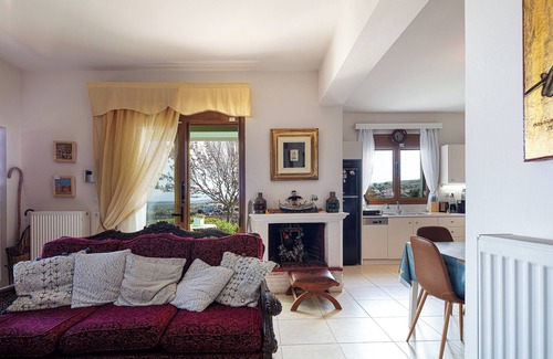 Agia Triada Villa | ¡Villa con diseño único y vista al mar, a 5 km de la playa!