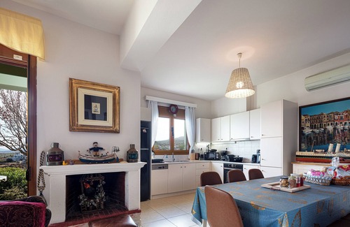 Agia Triada Villa | ¡Villa con diseño único y vista al mar, a 5 km de la playa!