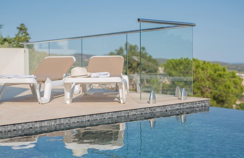 Calonge Villa | Villa con vistas al mar. Piscina desbordante.
