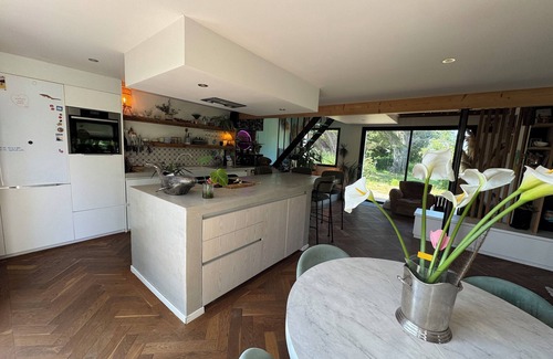 Locmaria Casa | Villa with wooded park, near beach and paths