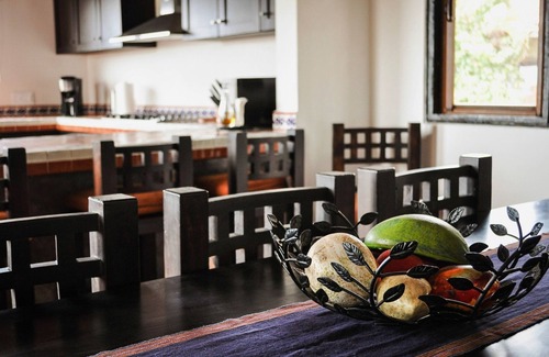 North End Villa | Villa Yerbabuena - Vistas panorámicas al océano, 2 piscinas, cancha de básquetbol, 4 dormitorios 3. 5+ baños