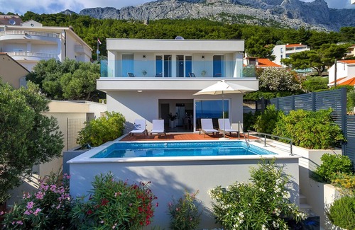 Baska Voda Villa | Villa Zagradina - villa con vista al mar y piscina climatizada cerca de la playa