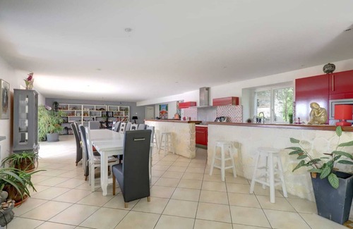 Vaudreuille Villa | Villa 'Zen Et Tropicale' con vistas a la montaña, piscina compartida y Wi-Fi