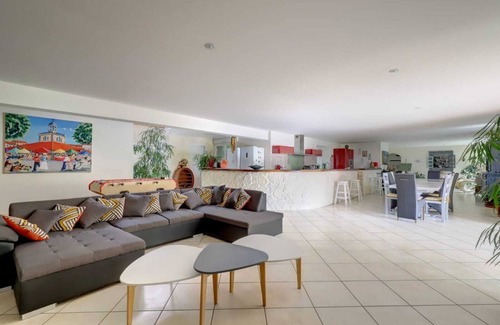 Vaudreuille Villa | Villa 'Zen Et Tropicale' con vistas a la montaña, piscina compartida y Wi-Fi