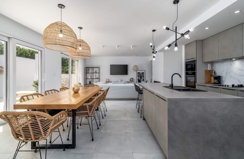 Tugare Villa | Stylish Villa Zen with 4 bedrooms, 32 m2 pool