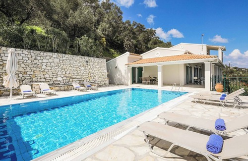 Agios Stefanos Villa | Villa Zeus: a poca distancia de la playa, increíbles vistas al mar y tiene WI-FI