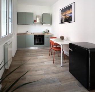 Bergamo Apartamento | Villa Zina - Apt Rosso - 10 min from city centre and airport
