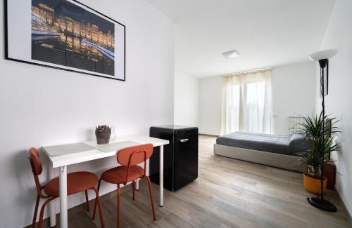 Bergamo Apartamento | Villa Zina - Apt Rosso - 10 min from city centre and airport