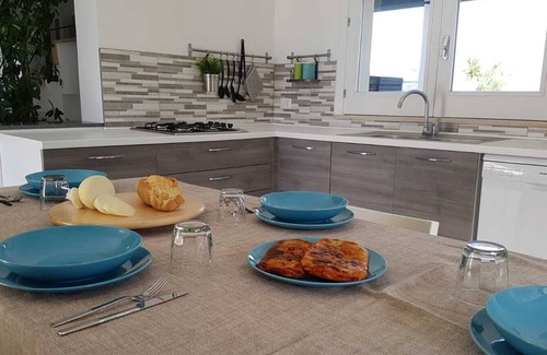 Comiso Villa | Villa Zoe rodeada de vegetación con piscina