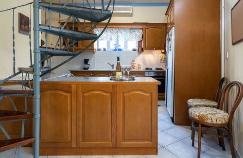 Plaka Villa | ViLLA127: Three Bedroom Apartment with Acropolis View