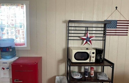 Whitehall Cabina | Village Cabin #1 sleeps four