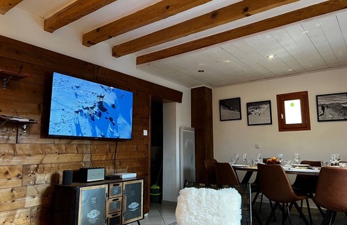 Huez-en-Oisans Chalet De Esquí | Village chalet with sauna 200 m from the slopes in the heart of Huez