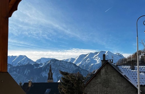 Huez-en-Oisans Chalet De Esquí | Village chalet with sauna 200 m from the slopes in the heart of Huez