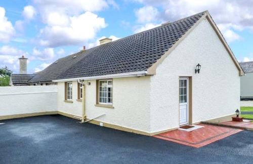 Dunkineely Casa | Village Cottage