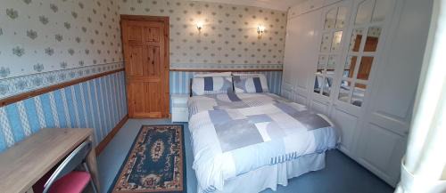 Dunkineely Casa | Village Cottage