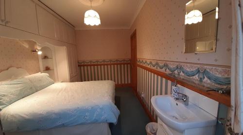 Dunkineely Casa | Village Cottage