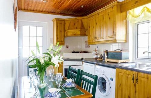 Dunkineely Casa | Village Cottage