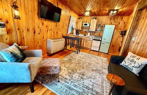 Old Forge Cabaña | Village Cottages East: Town & Trails Cottage for 2 with private Hot Tub!