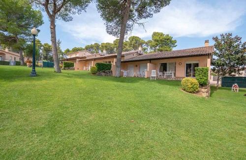 Pals Villa | Village Golf Beach