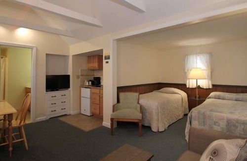 South Yarmouth Hotel | Village Green Motel