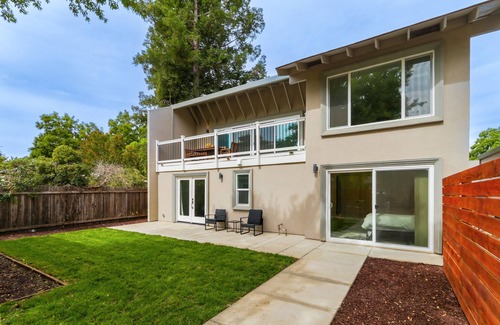 Davis Casa | Village Homes: Elegant Serene Retreat