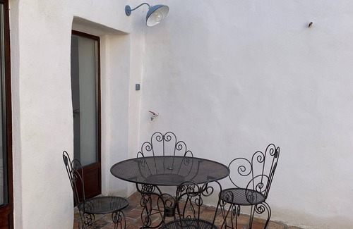 Allegre Les Fumades Casa | casa de pueblo con patio