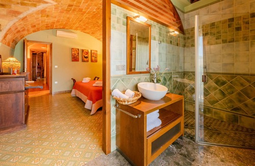 Espolla Casa | Casa de pueblo entre los muros del antiguo Castillo de Espolla. 5 habitaciones