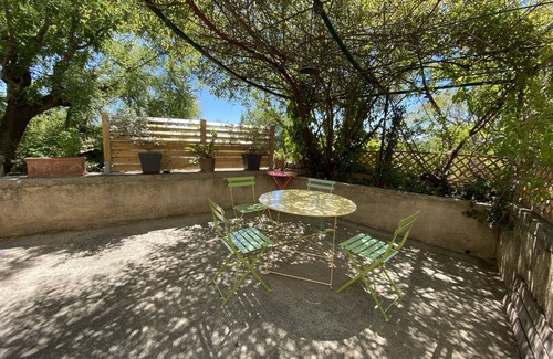 Rochefort-du-Gard Casa | Village house in the Gard, near Avignon with terrace and garden and SPA