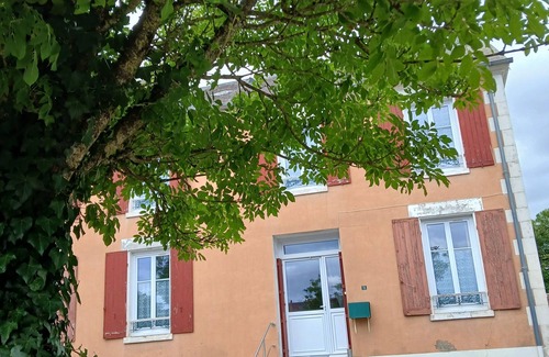 Veaugues Casa | VILLAGE HOUSE
