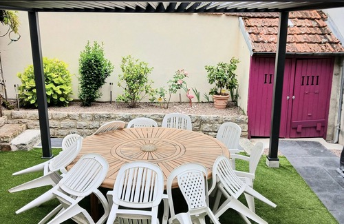 Veaugues Casa | VILLAGE HOUSE