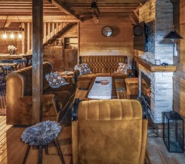 Canton 10 Chalet De Esquí | Village house Iva