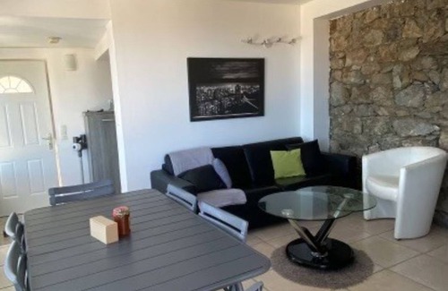 Poggio-di-Nazza Apartamento | Village house with sea and mountain views, pets welcome!