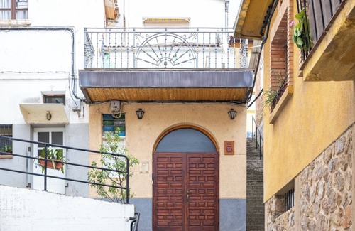 Viguera Casa | Casa de pueblo con merendero y chimenea.