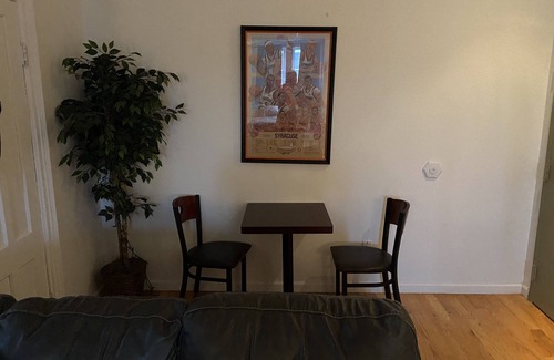 Baldwinsville Apartamento | Pueblo Loft encima del comerciante local