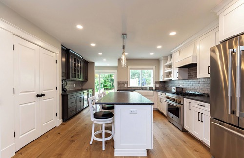 Dennis Casa | Village Luxury- Mayflower Beach Private Parking- Sleeps 18
