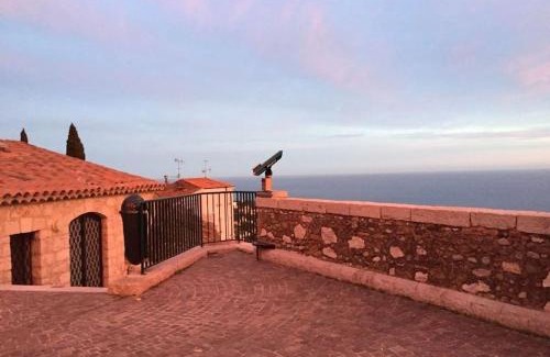 Old Town Apartamento | Village Médiévale, superbe appartement vu mer et Monaco